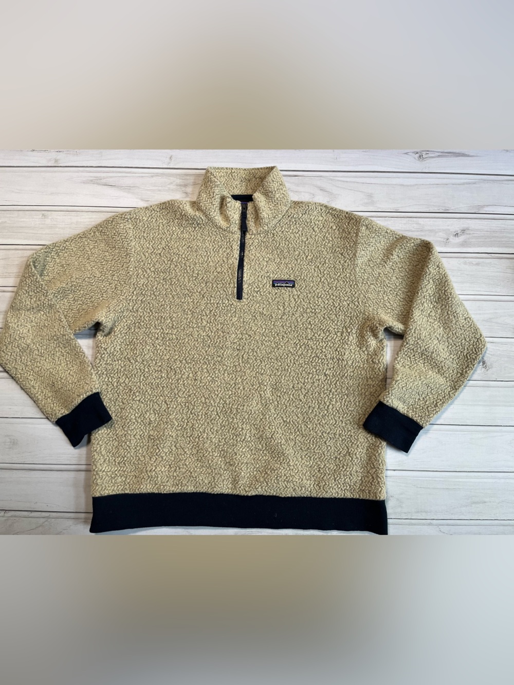 Men’s Patagonia Woolyester oat & blue quarter zip pull over shirt jacket. XL